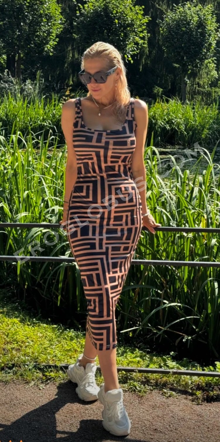 Виктория, 36